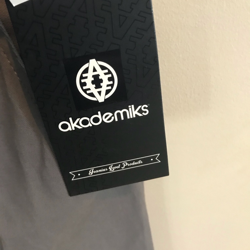 MEN'S AKADEMIKS WOVEN JOGGER PANTS LIGHT GREY!